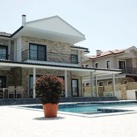 Stunning 4-bed Grey 4 Bedrooms Private Pool Villa