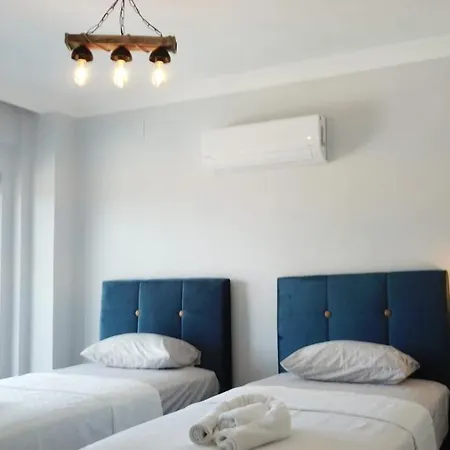 Villa Stunning 4-bed Grey 4 Bedrooms Private Pool
