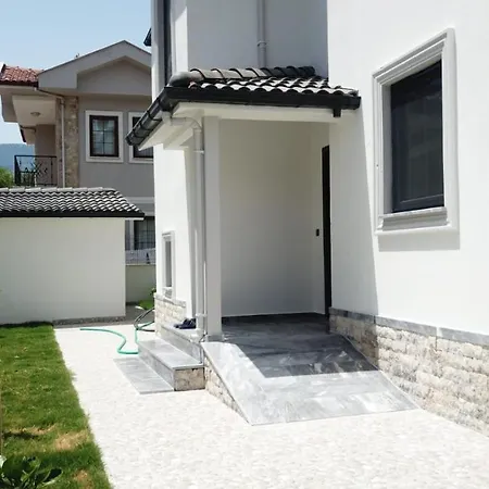 Stunning 4-bed Grey 4 Bedrooms Private Pool *