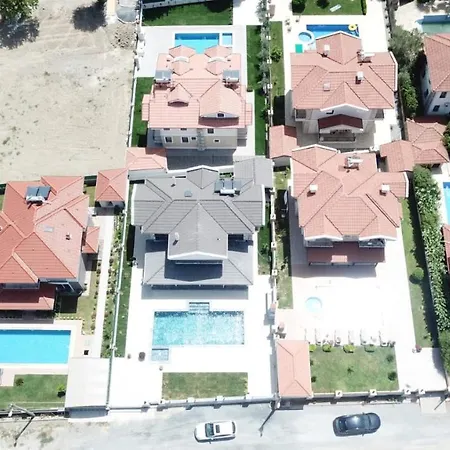 Villa Stunning 4-bed Grey 4 Bedrooms Private Pool *