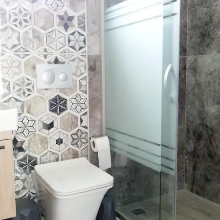 Stunning 4-bed Grey 4 Bedrooms Private Pool *